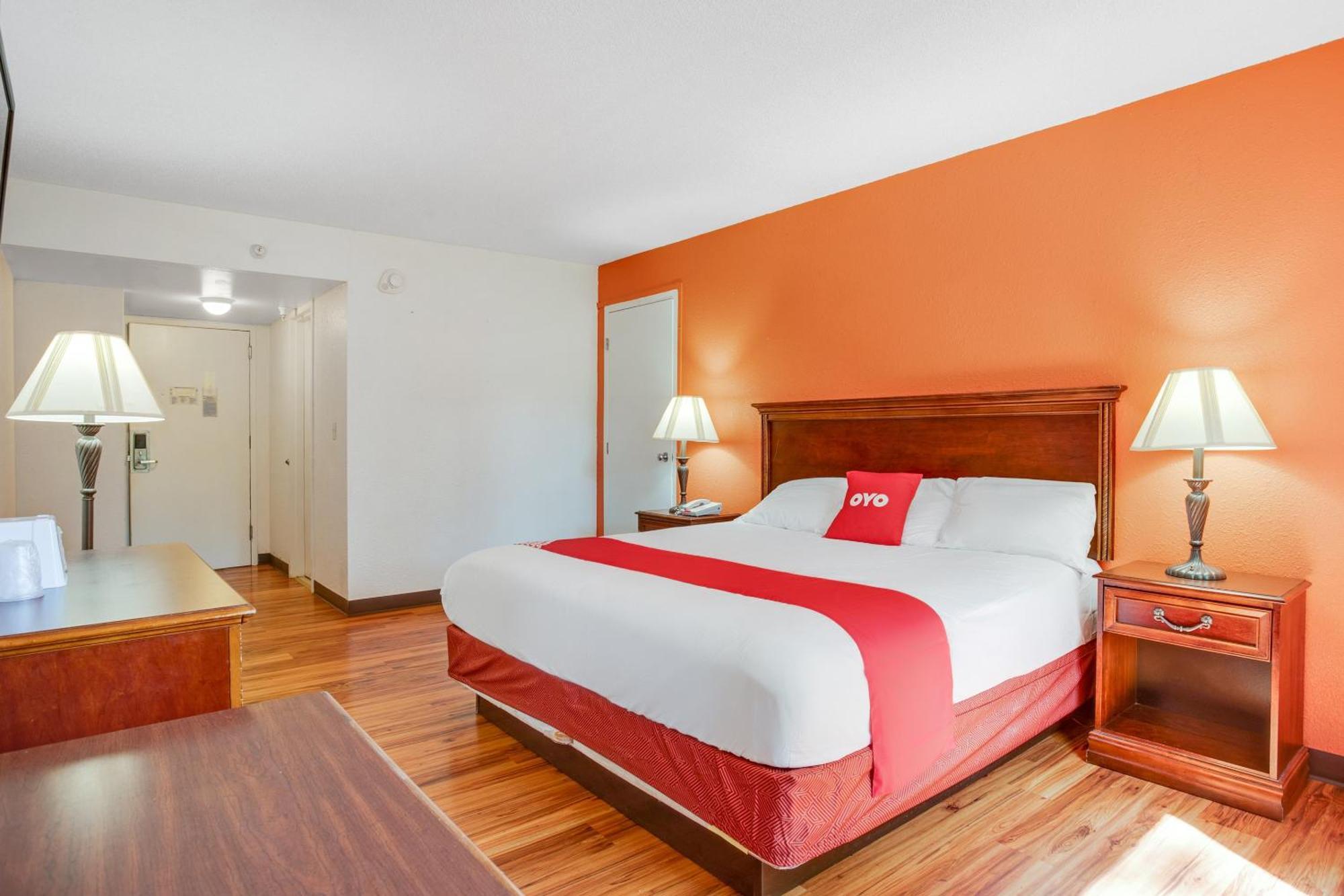 Oyo Hotel Mona Lake Muskegon Esterno foto